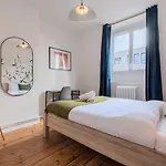 Appartamento 1 Bedroom Near Shops & Metro