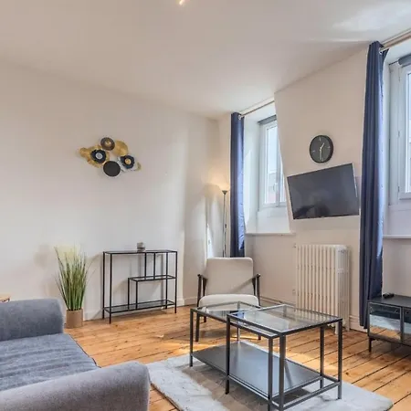 1 Bedroom Near Shops & Metro