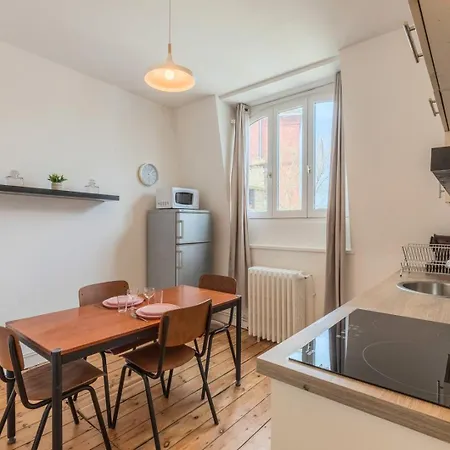 Апартаменты 1 Bedroom Near Shops & Metro Туркуэн