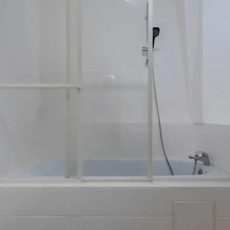 1 Bedroom Near Shops & Metro Διαμέρισμα Τουρκουάν