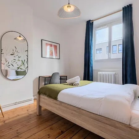 Апартаменты 1 Bedroom Near Shops & Metro