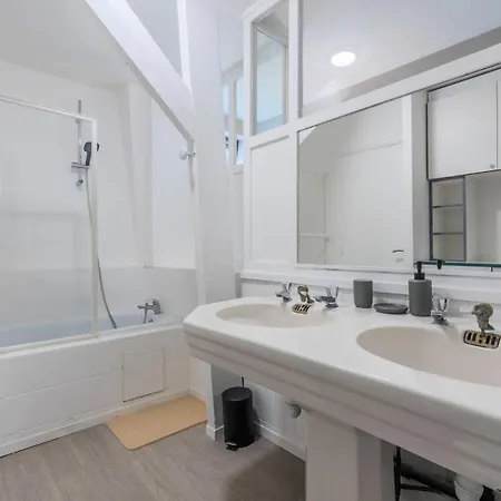 1 Bedroom Near Shops & Metro Апартаменты *